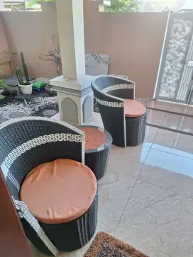 Kursi rotan sintetis