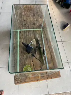 Akuarium dan mesin filter