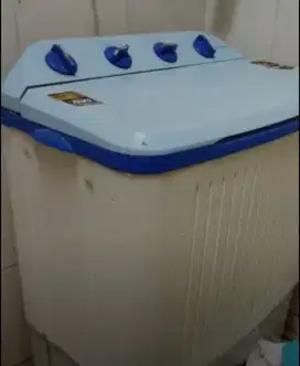 Mesin cuci 2 tabung polytron
