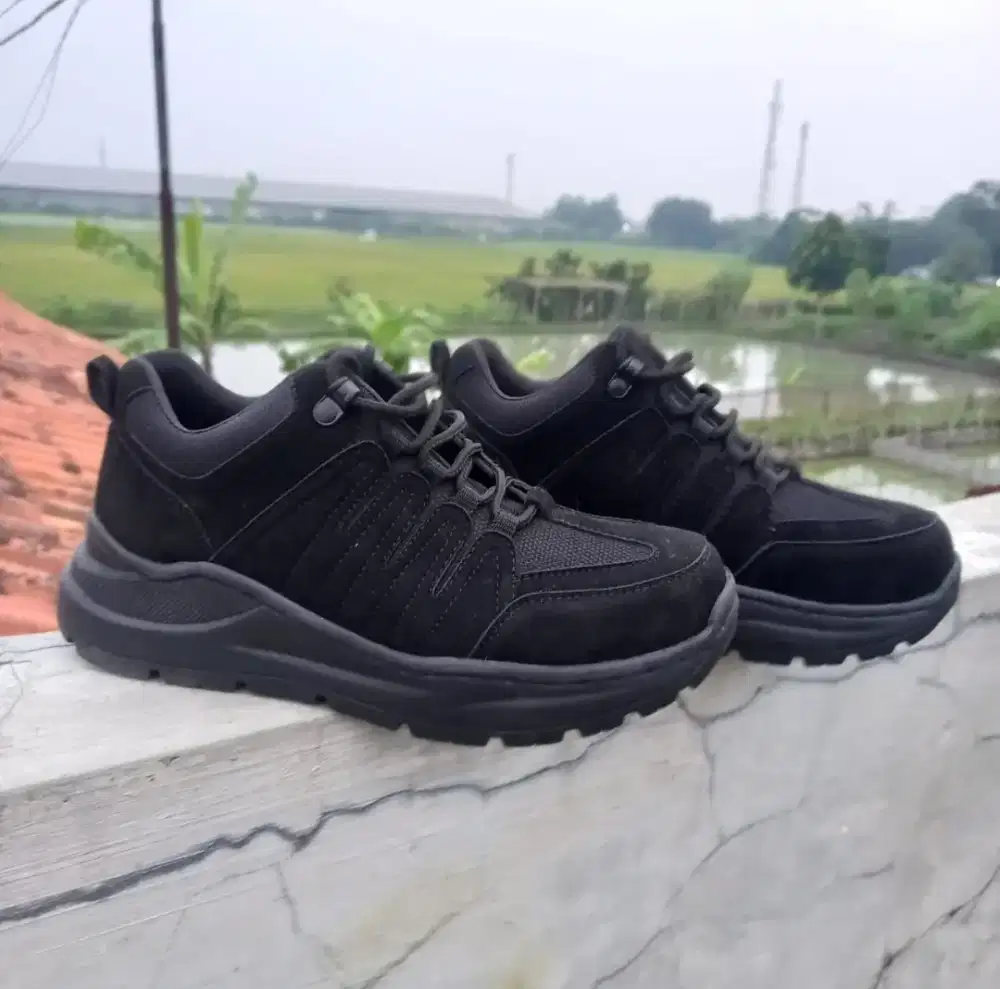 SEPATU PRIA CAT