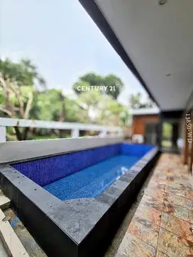 Rumah hook cluster elit Sektor 9 Bintaro Jaya ada swimming pool