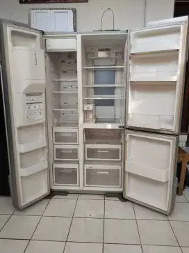 KULKAS 3 PINTU MERK HITACHI