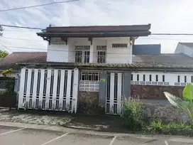 Jual rumah keluarga di kota Sukabumi