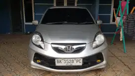 Dijual cepat mobil Honda Brio E Satya manual 2014 siap pakai