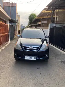 Toyota avanza 2011 type G matic