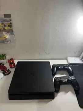 Jual PS4 Slim 1TB full games pemakaian pribadi bonus 2 stick