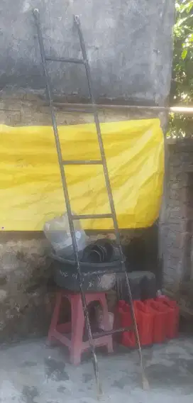 Tangga besi kuat