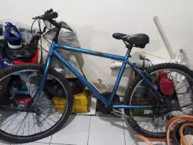 Sepeda biru ban 26