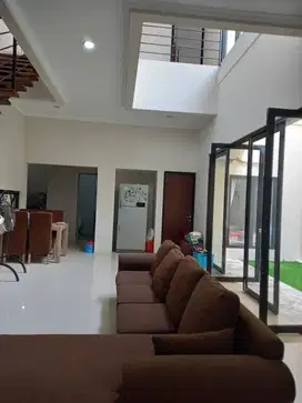Jual Rumah 2 tingkat loaksi nyaman bsd tangerang selatan