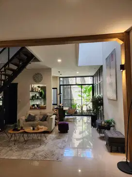 Jual Ruamh full furnish 3 tingkat lokasi bsd tangerang selatan