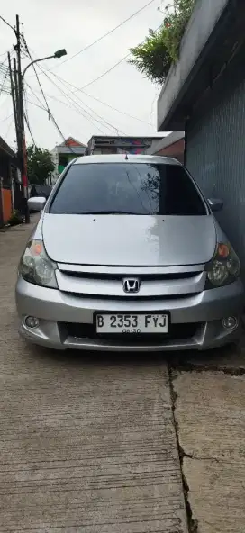 Honda Stream 2.0 AT 2004