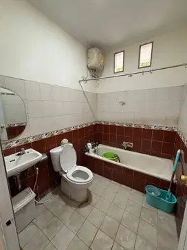 JuaL Rumah hook 2 lantai ada taman nya strategis BSD tangerang selatan