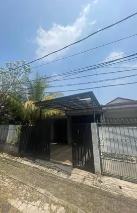 Jual Rumah sangat Strategis tanah luas nyaman lingkungan bsd tangerang