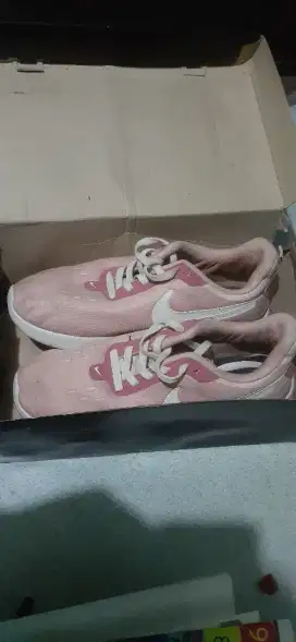 Sapatu jogging pria dewasa