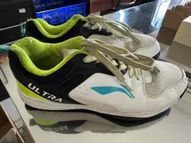 Sepatu badminton lining ultra