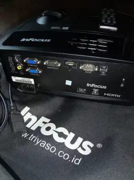 Infocus atau proyektor