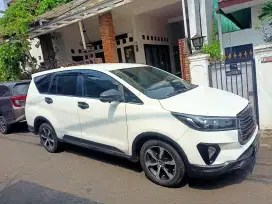 Toyota Innova Venturer diesel/matic putih 2022