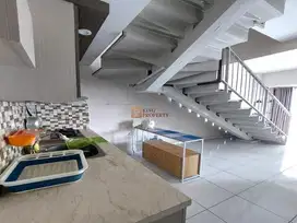 Dekat Mall AEON BSD, Apartemen Casa De Parco BSD City 2 Lantai Furnish