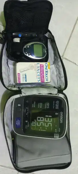 Alat pengukur detak jantung & gula darah