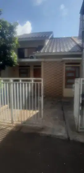 Rumah Modern Minimalis Lokasi Strategis 