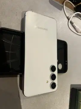 Samsung S24 FE Putih