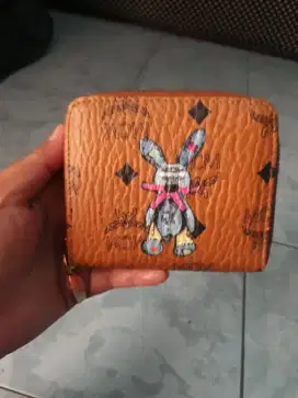 DOMPET M'M warna coklat