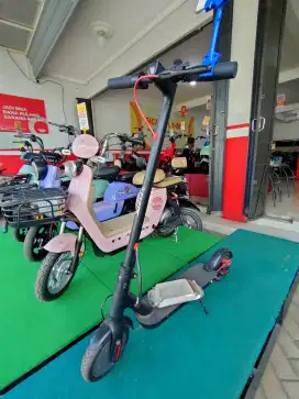 Scooter murah tersedia di toko oren