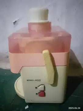 Juice extrator ( pengextrak sari buah )