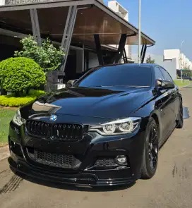 MURAH. BMW 330i Sunroof M SPORT 2019 LCi 2018 f30 320i