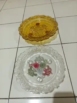 Di jual piring antik lama jarang sekali di pakai hanya pajangan saja