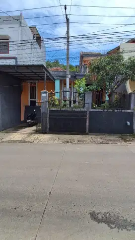 Rumah Pinggir Jalan Bandung Timur