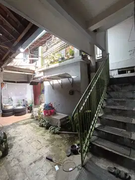 Rumah Strategis Tengah Kota Jalan Lombok