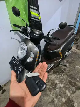 Scoopy stylish prestige tipe tertinggi remote keyless plat p jember