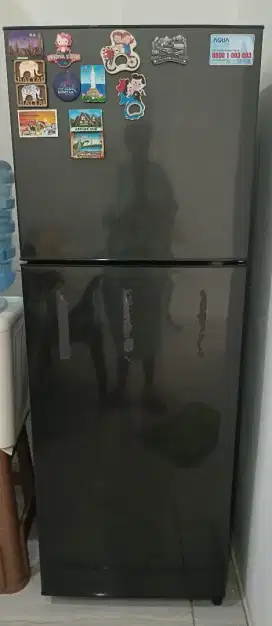 Kulkas 2 pintu Aqua