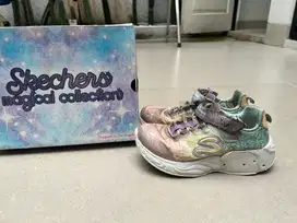sepatu skechers masih layak pakai size 13
