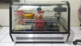 Showcase kue pendingin dingin kue