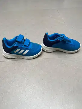 sepatu adidas untuk infant masih bagus