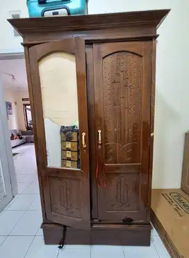 LEMARI BAJU KAYU