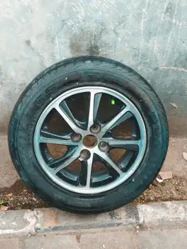 Velg Sigra  R14  Ban Aichilles 185/60
