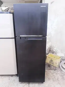 Kulkas dua pintu merk samsung