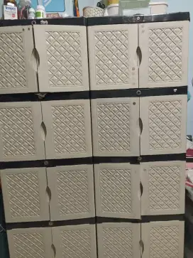 Lemari Plastik 4 Pintu