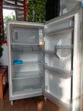 DIJUAL 750 RB MURAH KULKAS MERK MIDEA