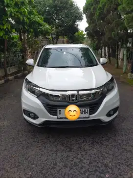 DIJUAL CEPAT !!
HONDA HRV E CVT 2019 AT PUTIH