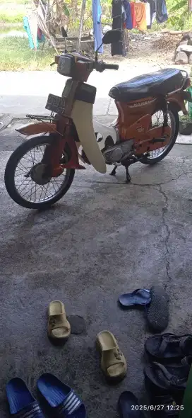Motor jadul/antik honda c70 70cc thn 1981