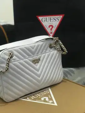 GUESS WHITE QUILLTED KEILLAH TOP ZIP SHOULDER BAG