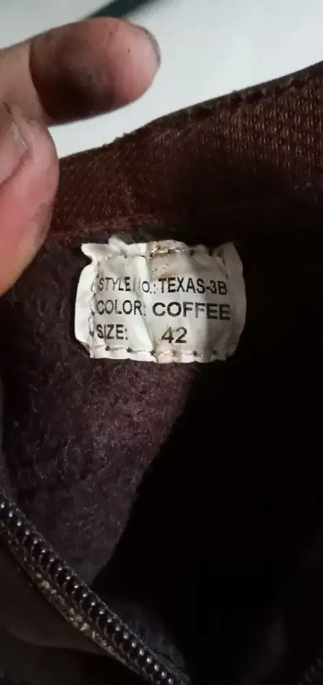 Sepatu pria Jim Joker