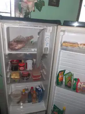 Kulkas 1 pntu sgt dngin lengkap free lalamove