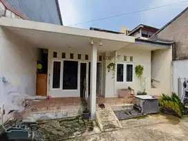 Rumah dijual 1 lantai, 3 Kamar, Carport , dapat free kontrakan 1 kamar