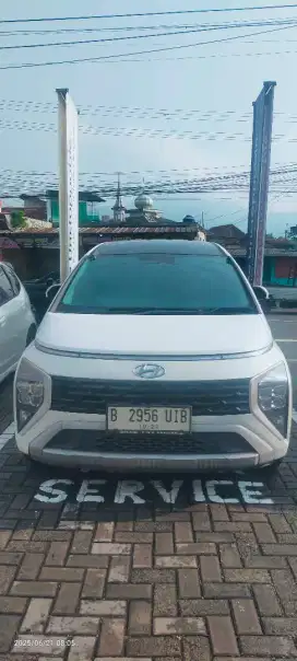 Hyundai Stargazer Prime 1.5 IVT Bensin Capt. Seat Putih Two Tone 2022