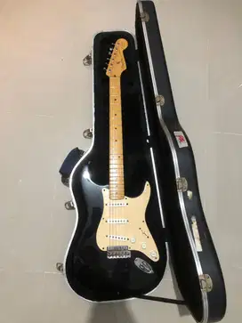 Vintage Eric Clapton Stratocaster US ORI Tahun 2004 + Case, BISA NEGO